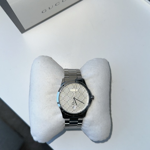 Gucci watch. Silver. Comes with the additional links, booklet and box - Picture 3 of 8